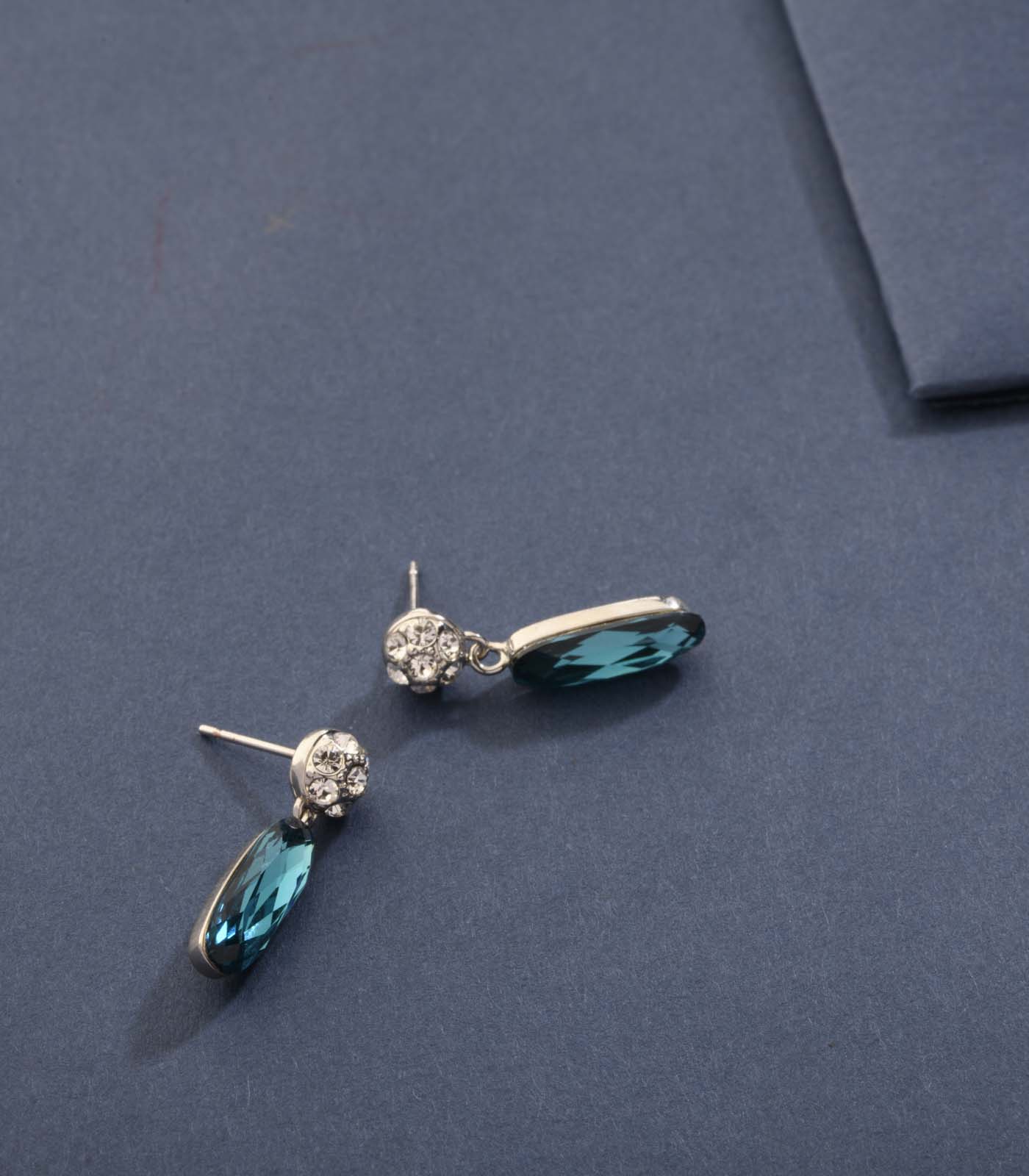 Elegant Falling Blue Gemstones Earrings
