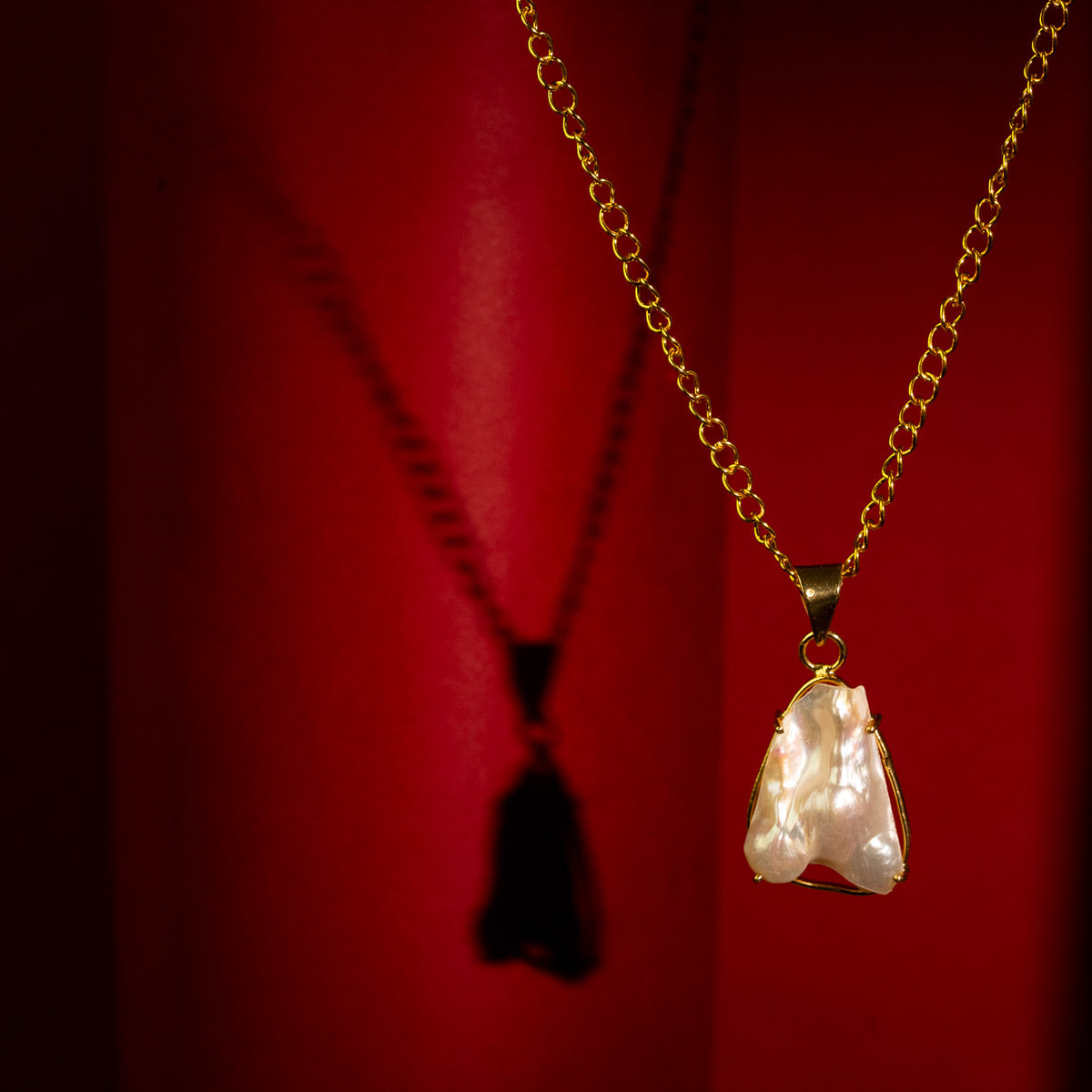 Gold-Plated Irregular Pearl Pendant Necklace