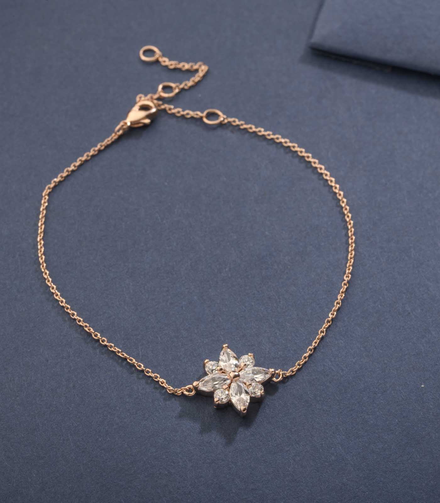 Eye-Catching Brass String Of A White Flower Bracelet (Brass)
