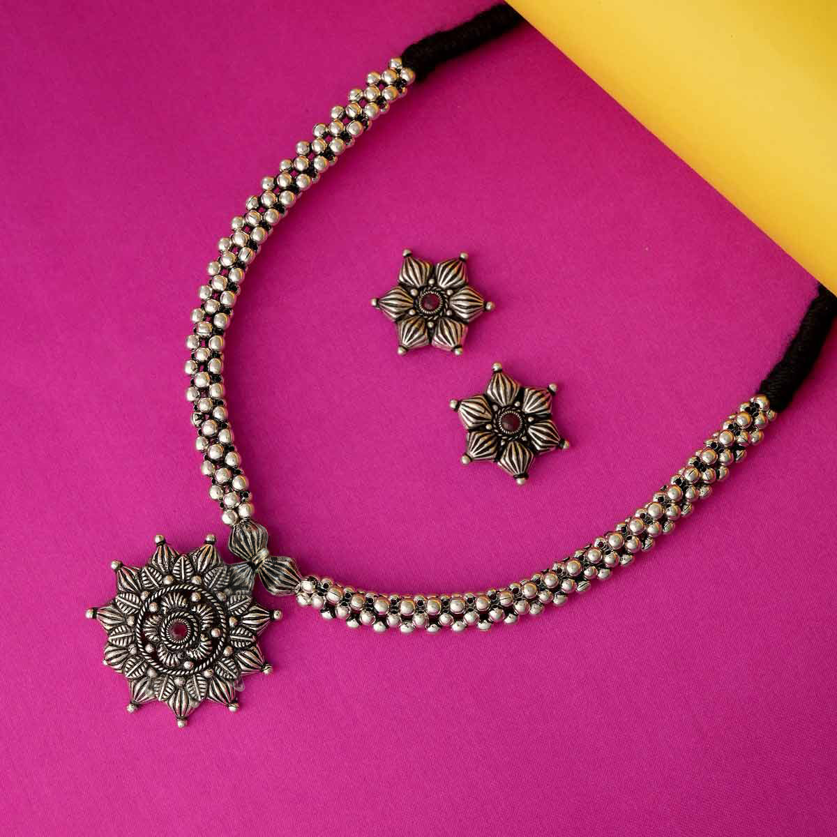 Floral Oxidized Thushi Set