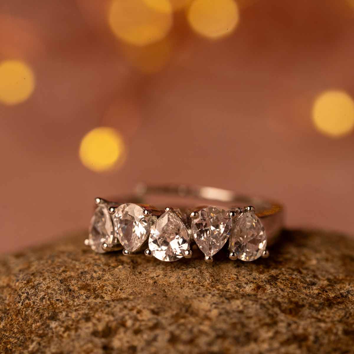 Neelam Finger Ring