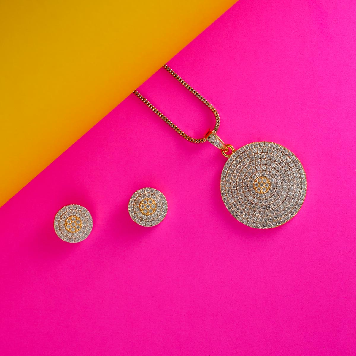 Gold Radiance Circular Pendant Set