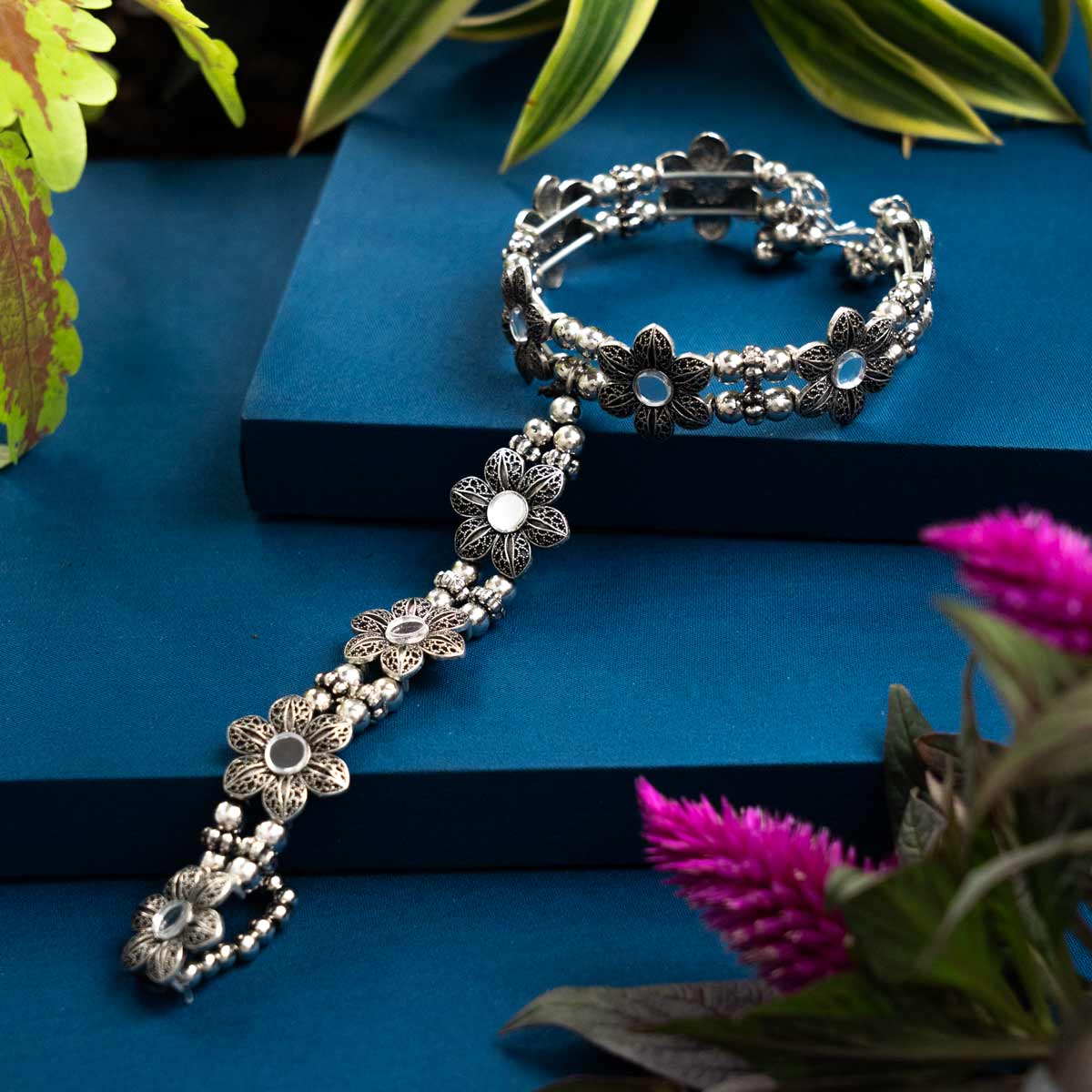 Floral Hathpan Kada