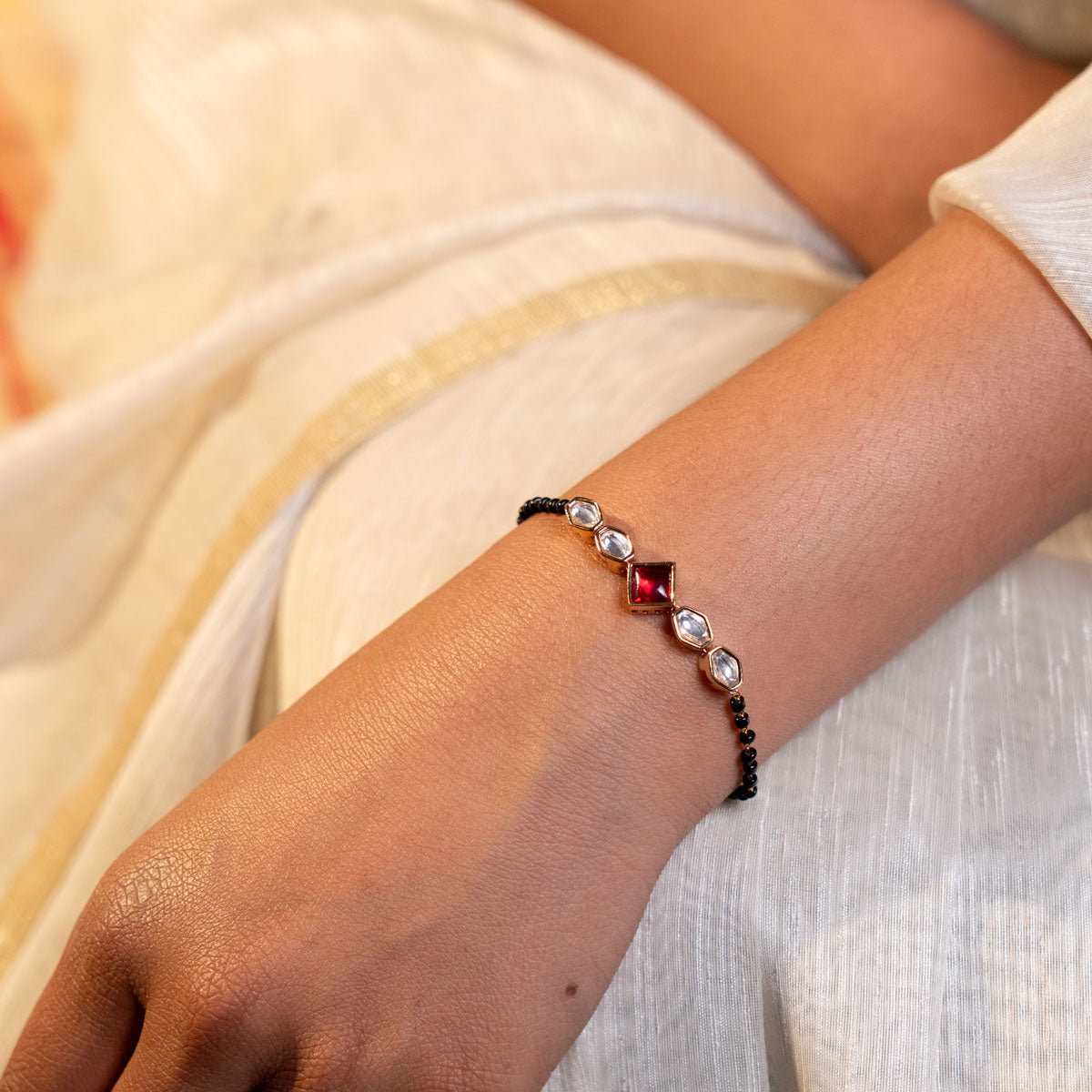 Ruhani Rangrez Hand Mangalsutra