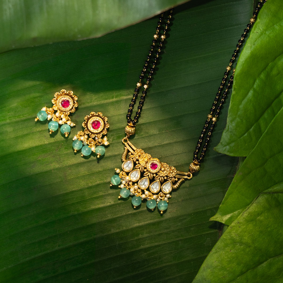 Saanvi Kundan Mangalsutra Set