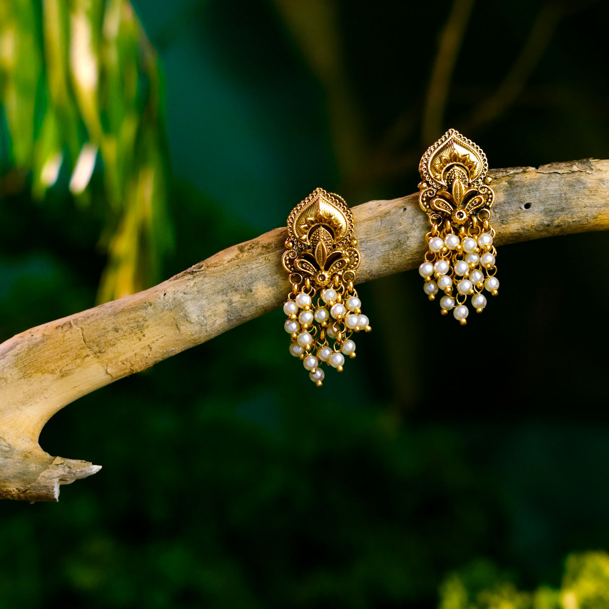 Saanjh Pearl Earrings