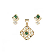 Gold-Plated Kundan Pendant Set
