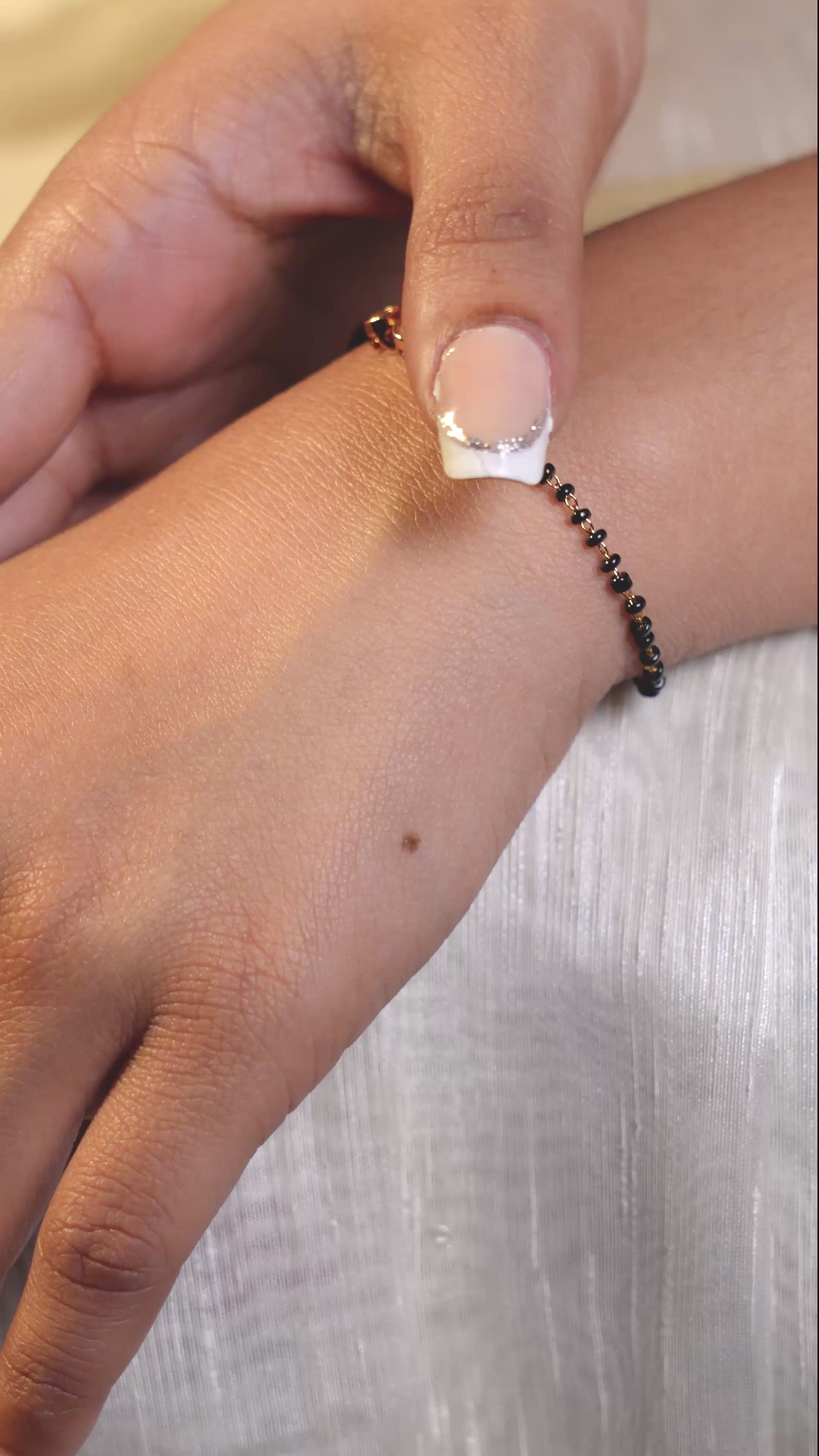Load video: Zeenat Hand Mangalsutra