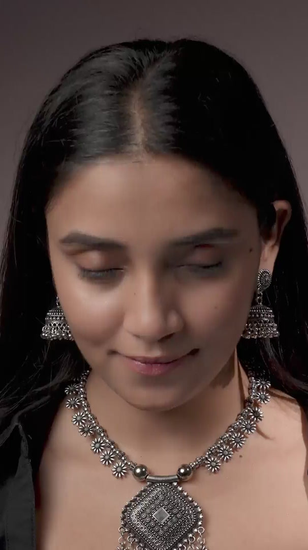 Load video: Raani Necklace Set