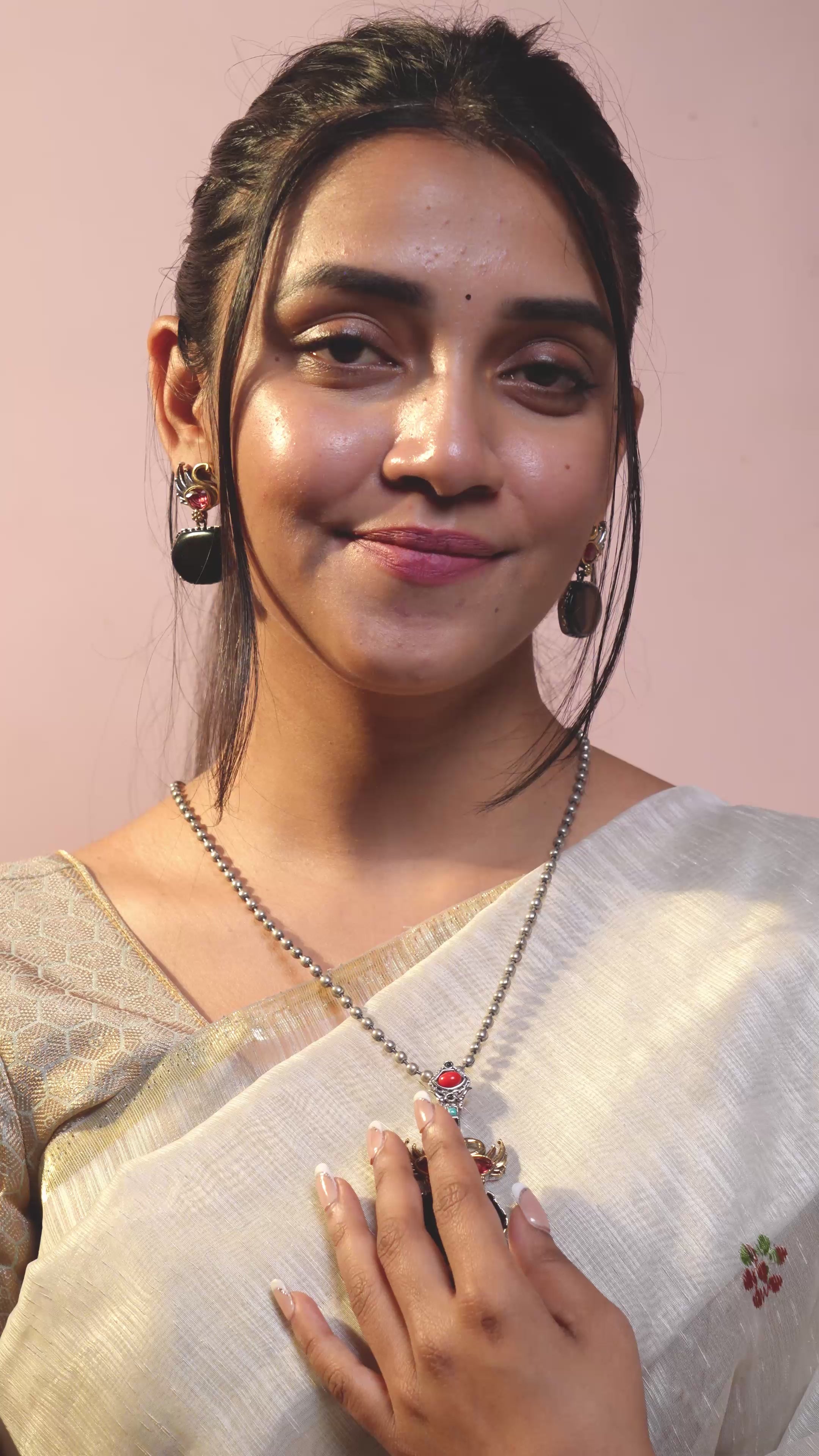 Load video: Vanika Semi-Precious Stone Necklace Set