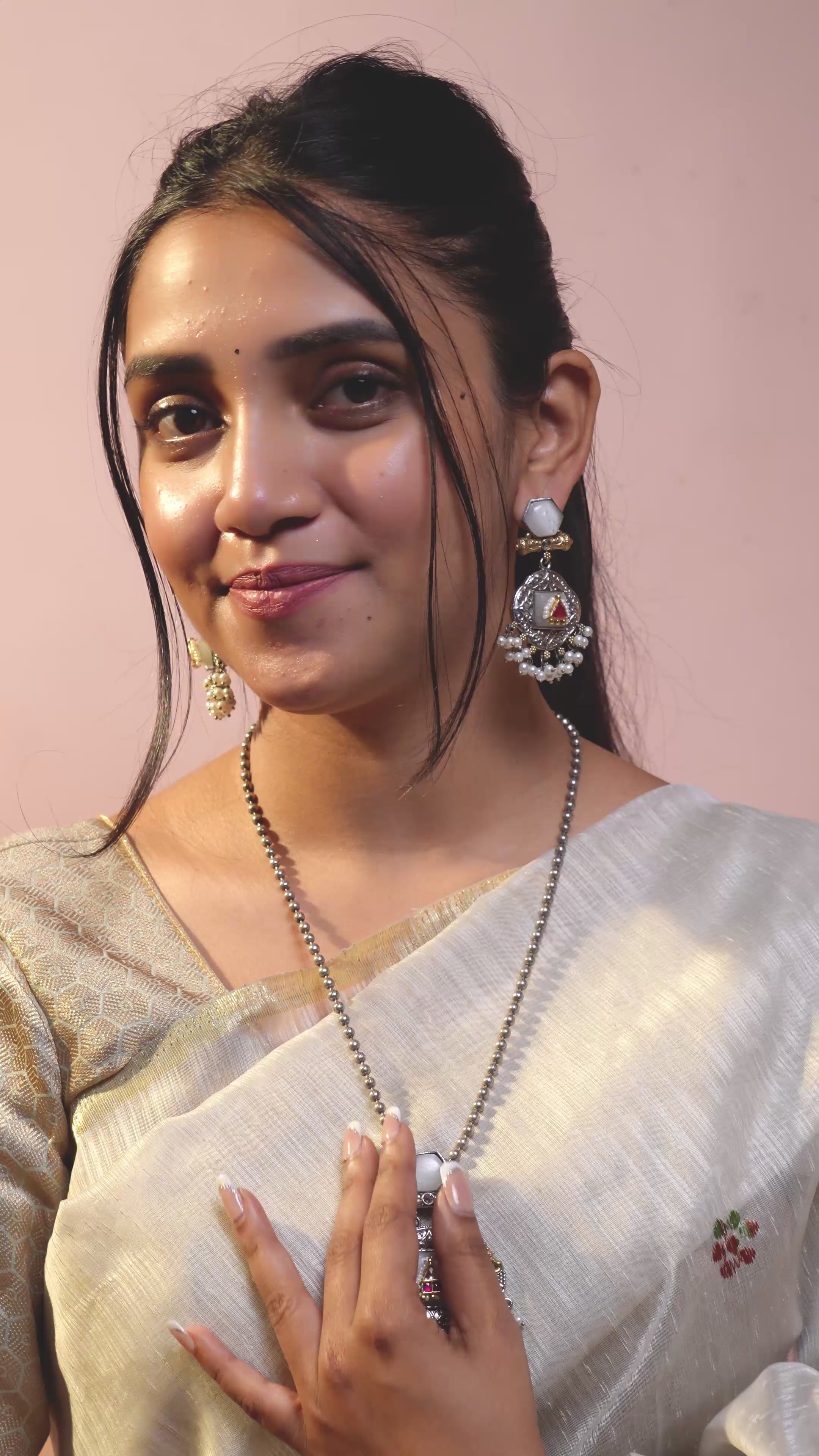 Load video: Noor Kundan Jadau Set