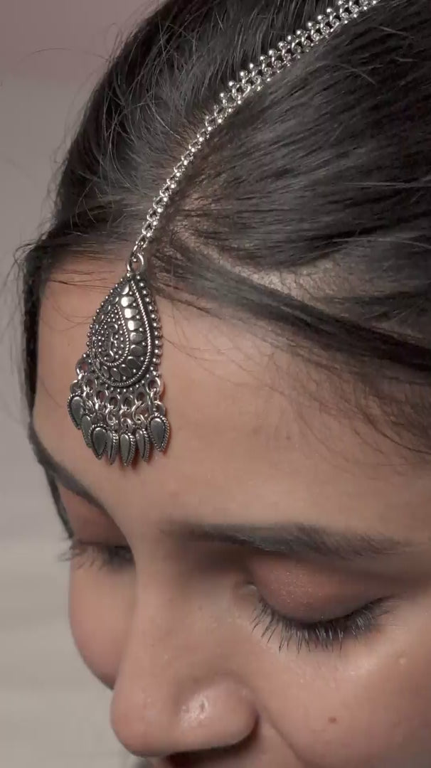 Load video: Kashmira Maang Tikka